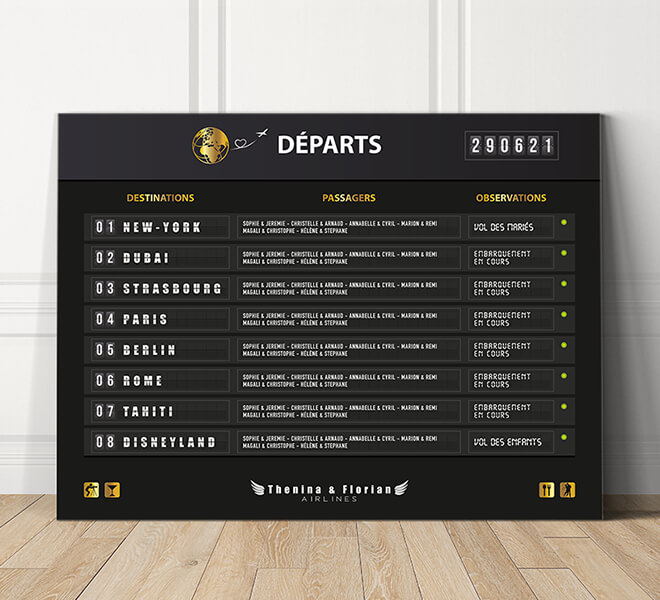 Plan de table de mariage panneau aéroport fond noir et textes en or pour un mariage sur le thème du voyage